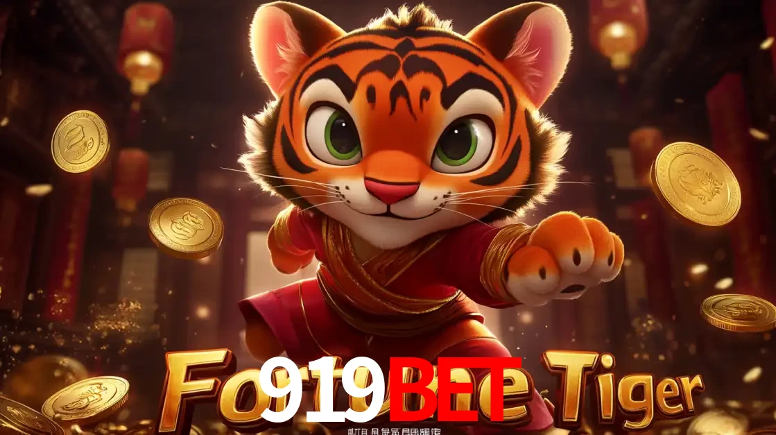O carismático mascote do jogo de slot Fortune Tiger, um tigre fofo em pose de artes marciais, pronto para trazer sorte e multiplicadores de ganhos no cassino online 919BET.